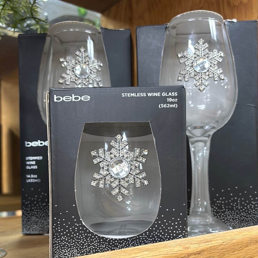 Bebe Snowflake Wine Glass Set